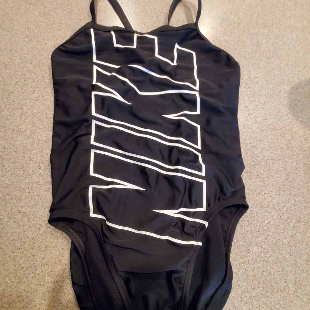 Nike blk swimsuit - 10